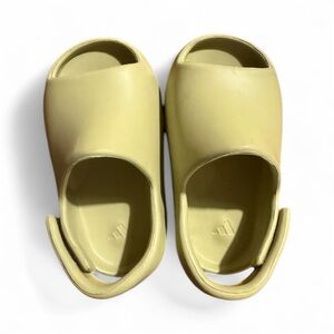 Adidas Yeezy Slide Child Infant  Hook & Latch Sandal Size 7 - brand new
